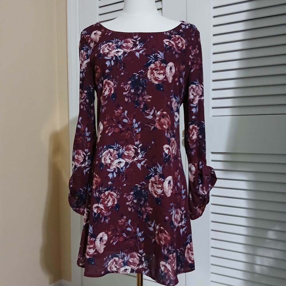 SPEECHLESS merlot small long-sleeved floral tie-sleeve accent cut-out back lace